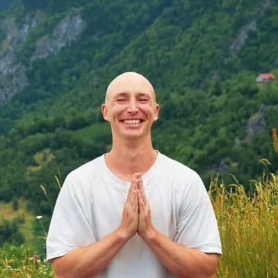 Sergei Sharapoff — Yoga, Glamping Tago