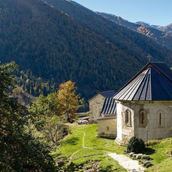 Skhalta monastery hike